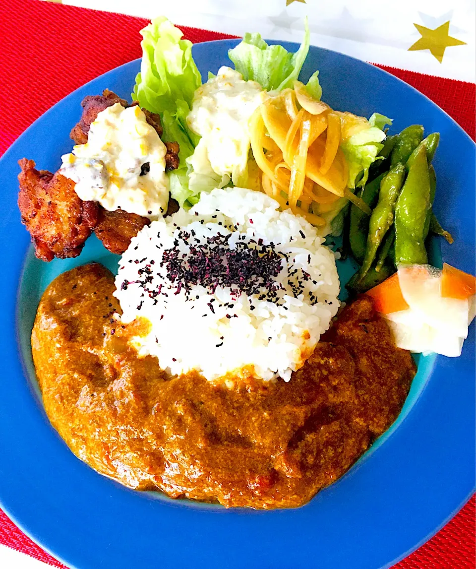 朝カレー生活122日目笑笑😋❤️スパイスチキンカレー🍛ライスの上には紫蘇ふりかけ👍ザンギ柚子胡椒マヨ😋玉ねぎ中華酢漬け😋枝豆ガーリック醤油炒め🧄大根人参甘酢漬け🥕❤️今日も楽しくいただきました😋|HAMI69さん