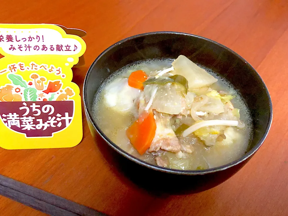 Snapdishの料理写真:冬野菜たっぷり味噌汁|しのさん