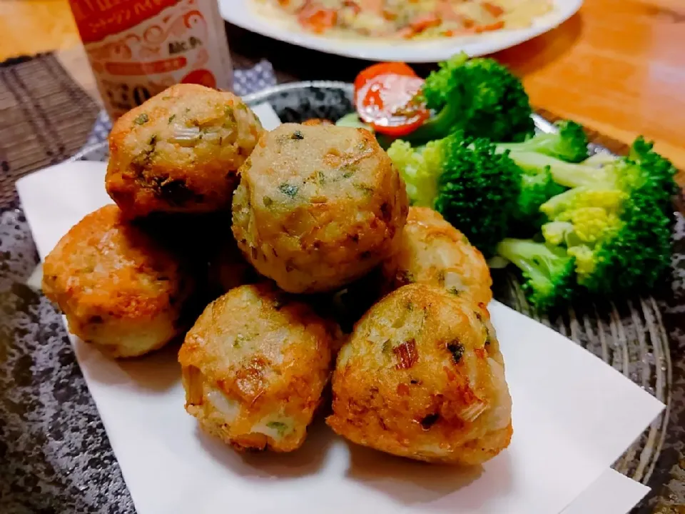 Snapdishの料理写真:ひろりんさんの料理 ＊いちご＊さんの料理 蓮根のすりおろしふわふわ団子🤗💕|Naomi Furuyaさん