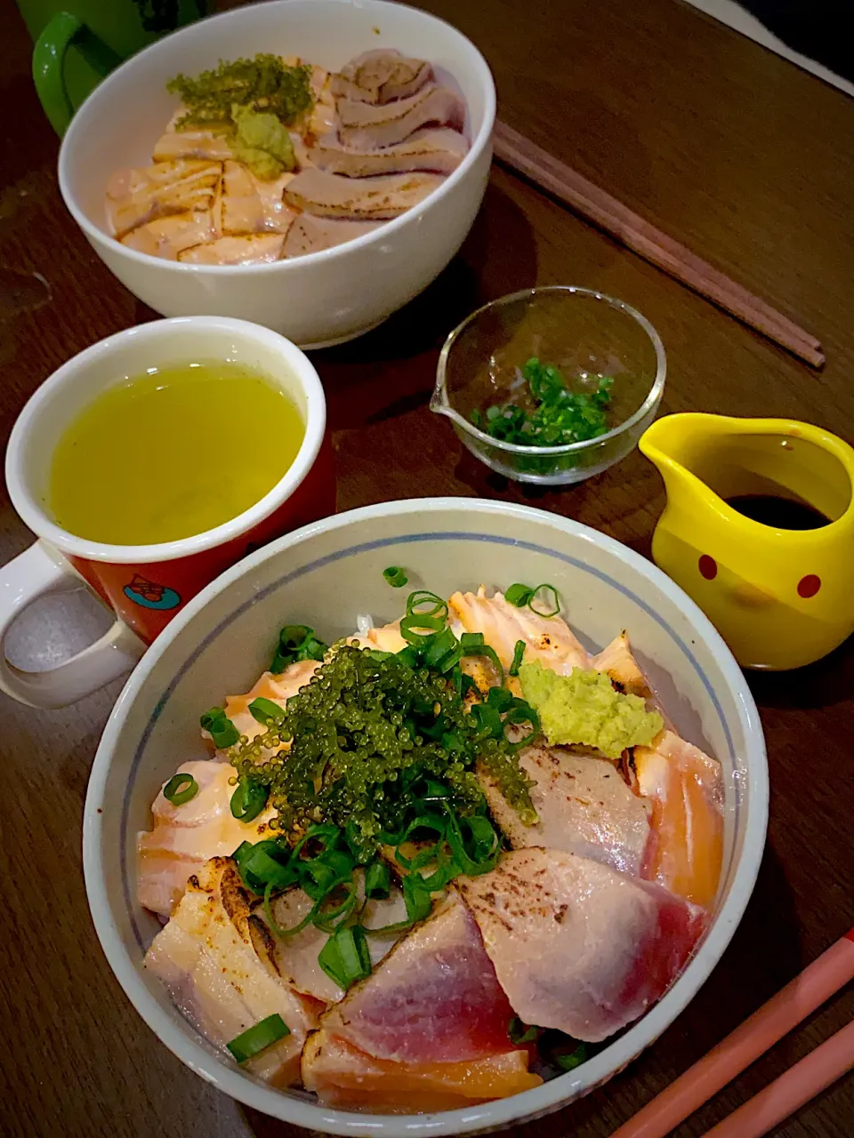 炙りサーモンと鮪の海鮮丼　海ぶどう　小葱　お茶|ch＊K*∀o(^^*)♪さん