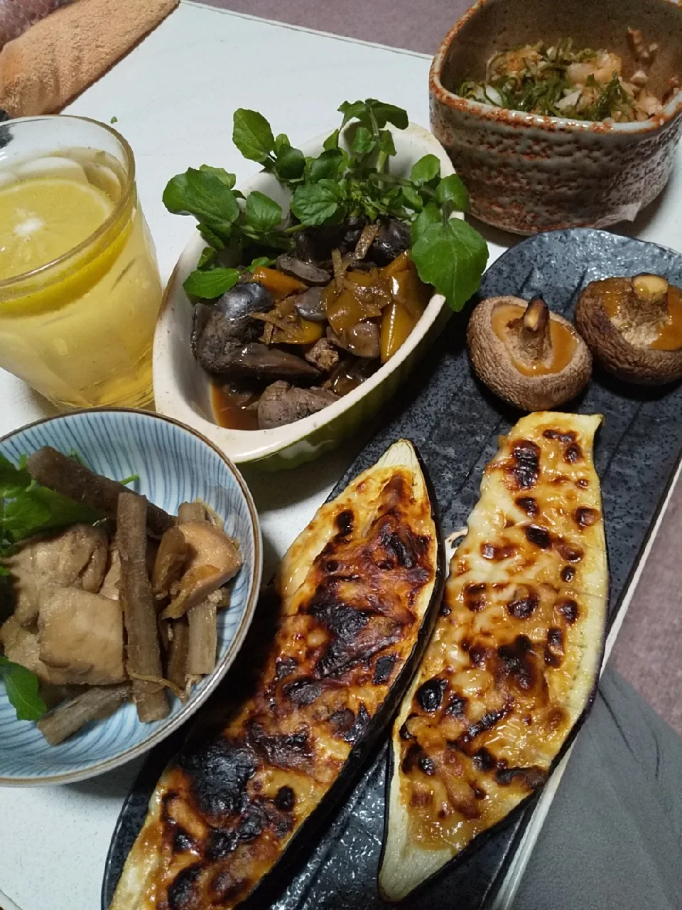 Snapdishの料理写真:今日の晩御飯
※茄子の味噌チーズ焼き
※椎茸味噌焼き
※マグロとごぼうの生姜煮
※鶏レバーとパプリカの山椒煮
※キムチめかぶ糠漬け大根|れあMIXさん