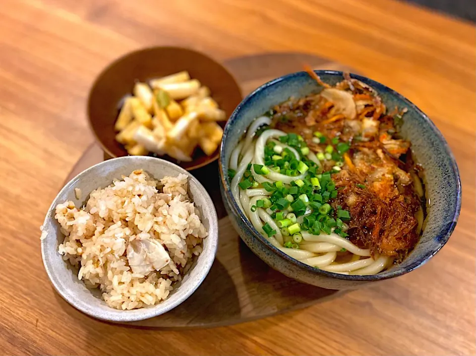 Snapdishの料理写真:かき揚げうどんと鯛めし|ふくすけ食堂さん