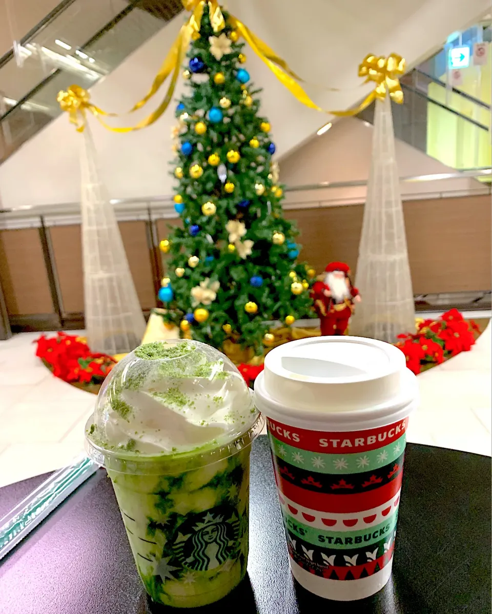 Snapdishの料理写真:スタバのクリスマスバージョン 抹茶 ホワイトチョコフラペチーノ|シュトママさん