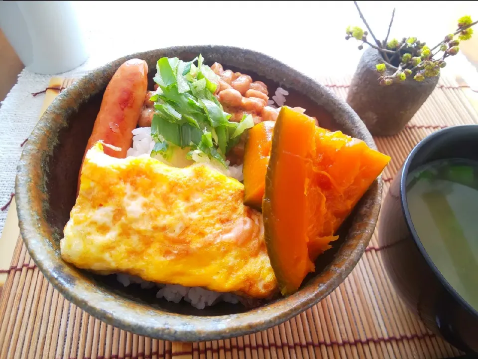 朝ごはん
色々乗せ丼|miyuki🌱さん