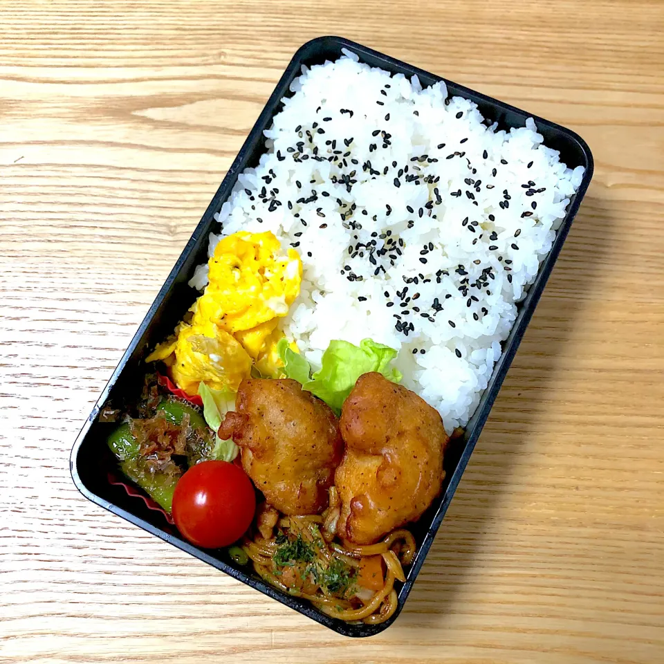 Snapdishの料理写真:木曜日の旦那さんのお弁当🍙|むさけんさん