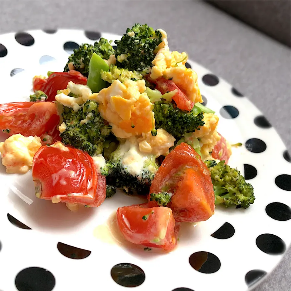 ブロッコリーとトマトのふわふわ卵炒め🍅🥦😊|ららさん