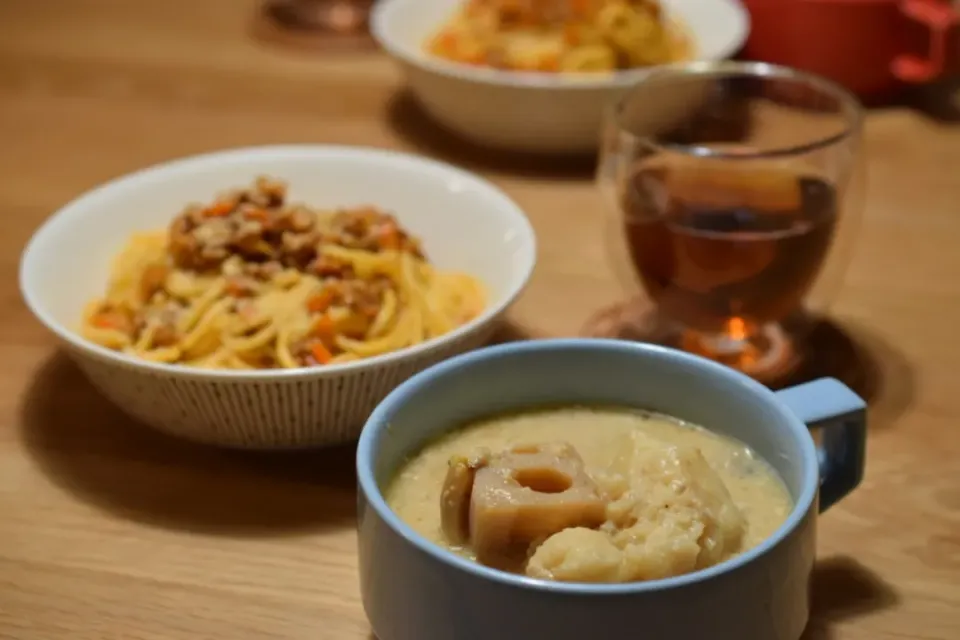 Snapdishの料理写真:白い具材のミルク味噌スープと大豆肉のミートスパゲティ|うにんぱすさん