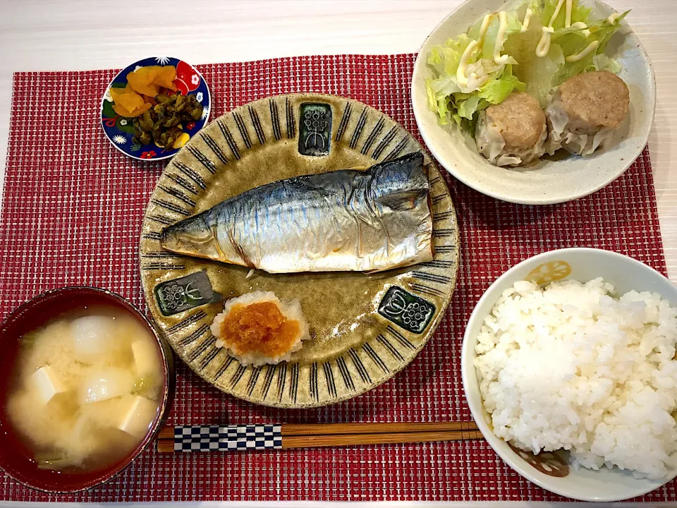 塩サバ　焼売　味噌汁　ごはん　漬物|キヨさん