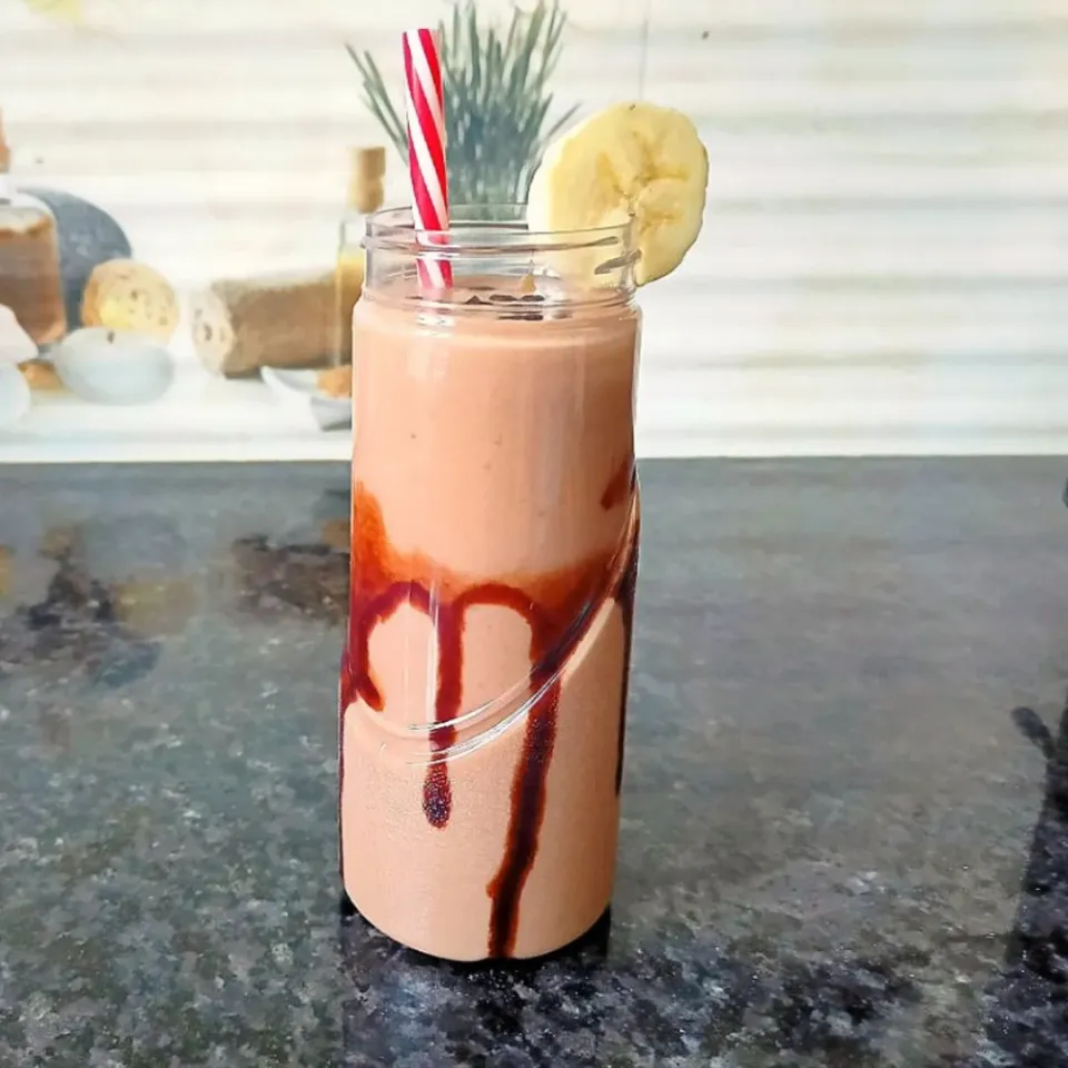 Chocolate Banana Shake Recipe 😋
5 minutes cafe style shake|Food philicさん