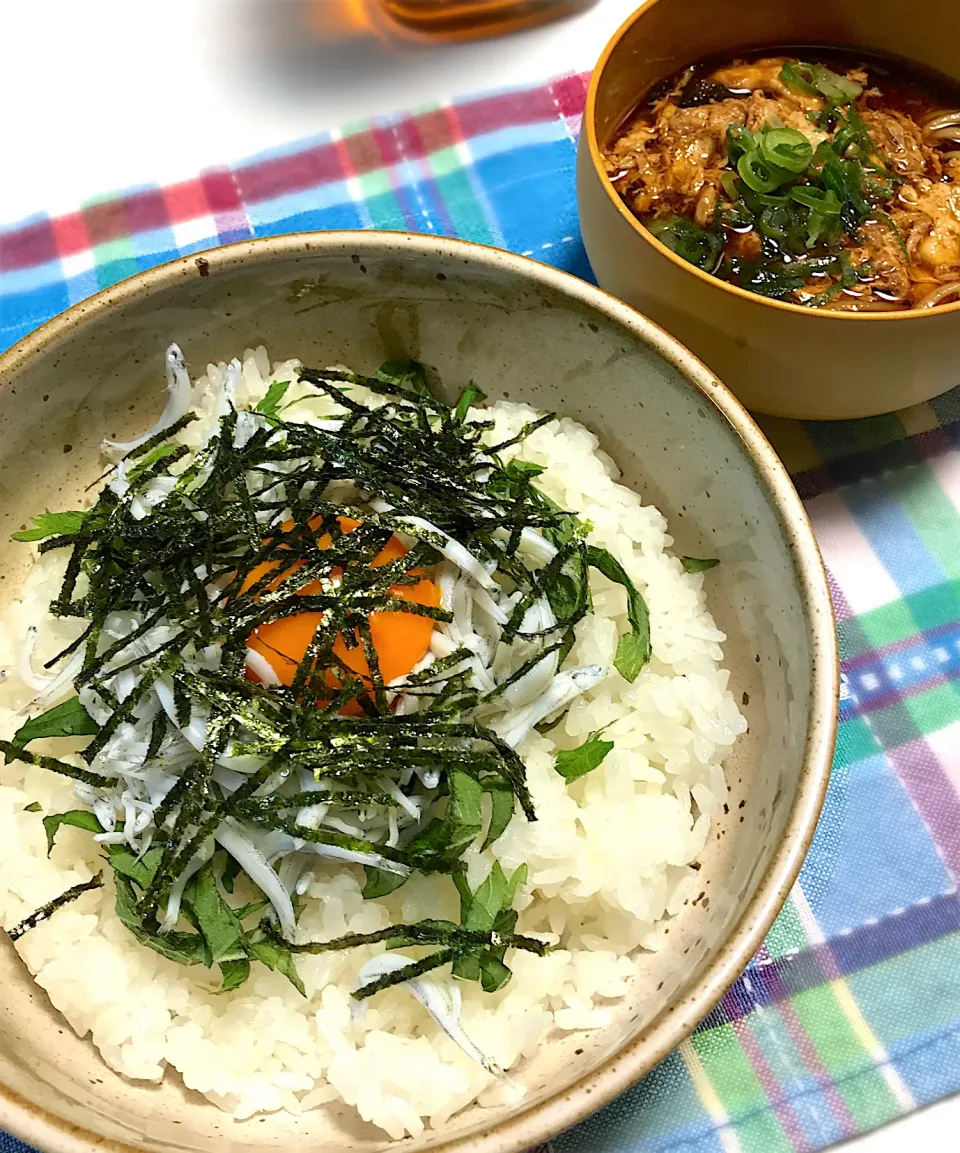 しらす丼とオカベさんの麺で赤だし🐾❤|さくらさん