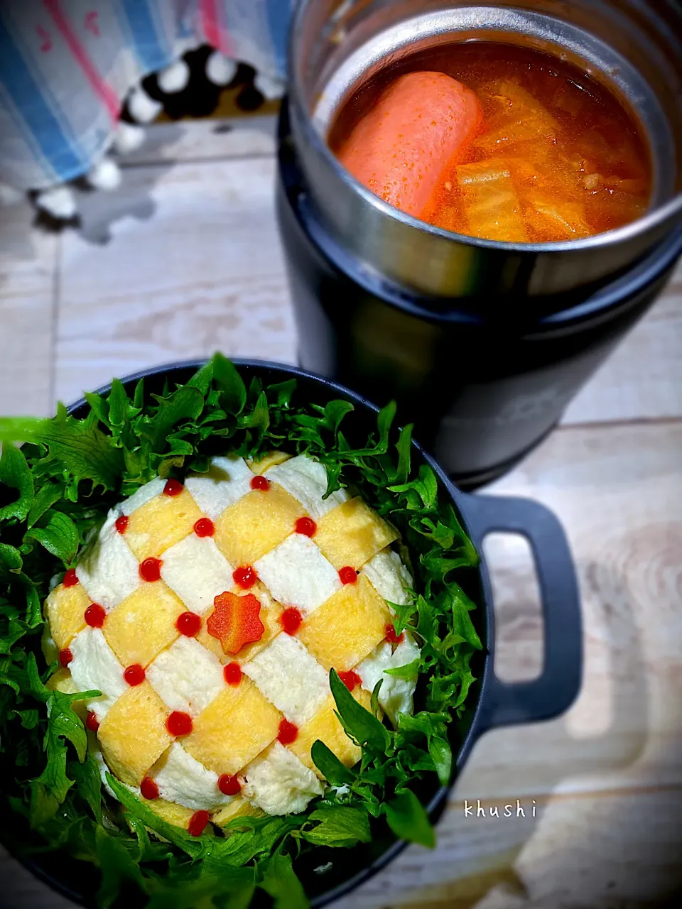 あみあみオムライス🍳とソーセージと白菜のトマト🍅スープな小僧弁当🍱|KOZUEさん