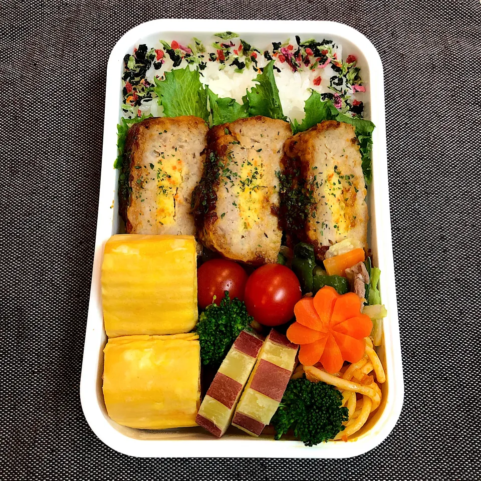 Snapdishの料理写真:マッシュポテト入りミートローフ弁当|emichococo625さん