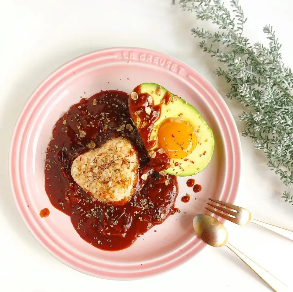 Snapdishの料理写真:アボたまビーフカレー🥑🍳🐄🍛|sakiさん