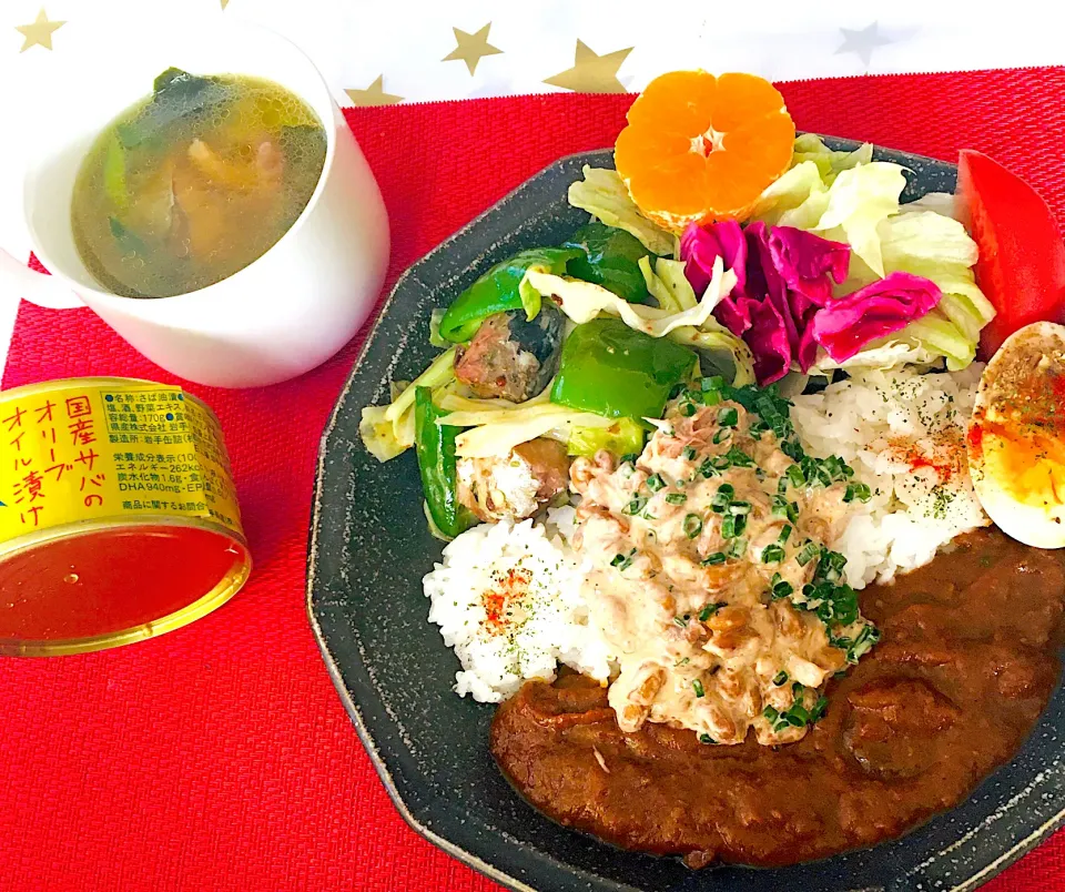 朝カレー生活124日目笑笑😋💪今日のトッピングはサバ缶尽くし😋サバ缶オリーブオイル漬け使用しました❤️キャベツピーマンサバ缶ソテーハーブソルト味🌿サバ缶納豆マヨ和え👍サバ缶入り味噌スープ❤️全部イケマス笑笑😋💪❤️|HAMI69さん