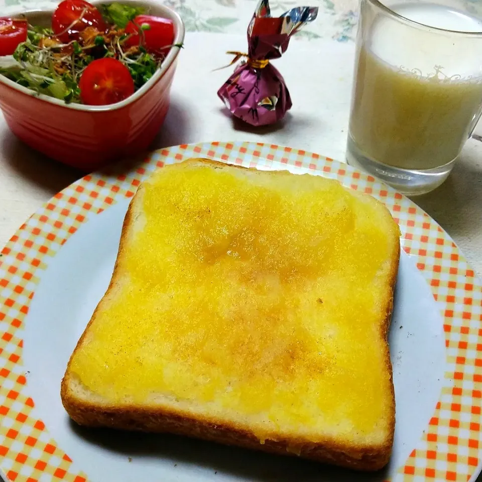 Snapdishの料理写真:アップルパイ風トースト🍎|うたかた。さん