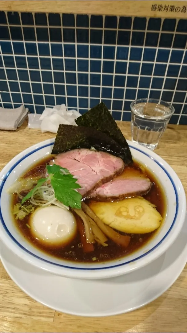 Snapdishの料理写真:東京都葛飾区亀有「手打ち式超多加水麺ののくら」の特製中華そば醤油|タカシさん