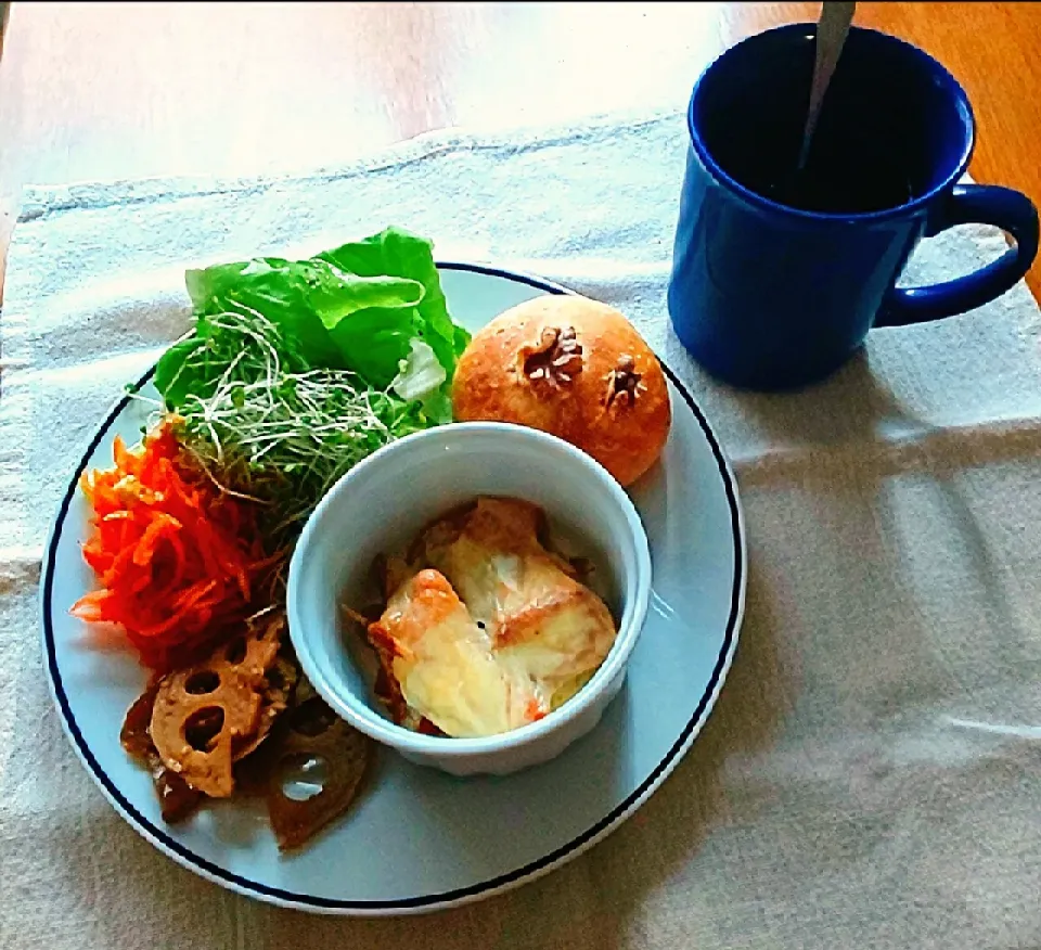 サーモングラタンとあんパンで朝ごはん|えるえるさん