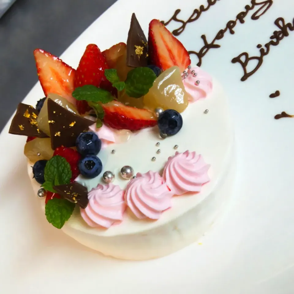 苺とラ・フランスのBIRTHDAY cake|こもず♪さん