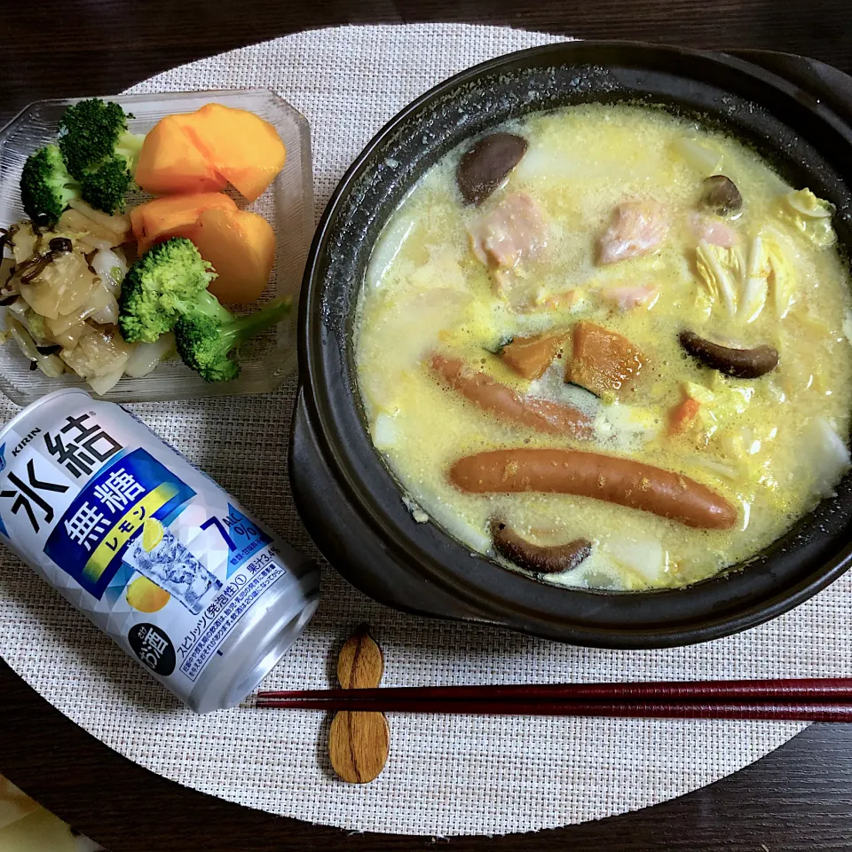 12/4晩ご飯：鮭の豆乳味噌鍋|ななみんさん