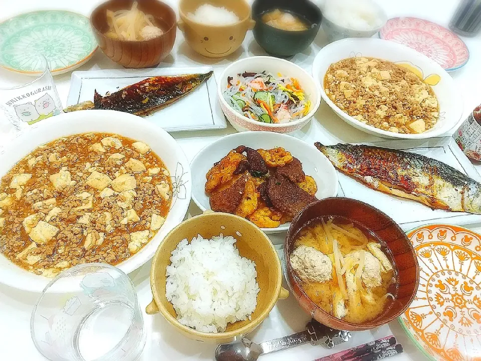 夕食(*^^*)
麻婆豆腐
レバーとれんこんの甘辛炒め
鯖西京焼
春雨とカニカマの酢の物(きゅうり、人参、きくらげ)
お味噌汁(鶏肉団子、油揚げ、もやし)|プリン☆さん