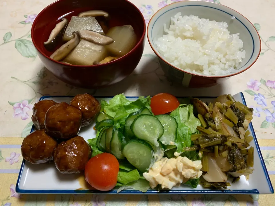 朝ごはん、肉団子、カブ炒め、サラダ|Isimura Hidekiさん