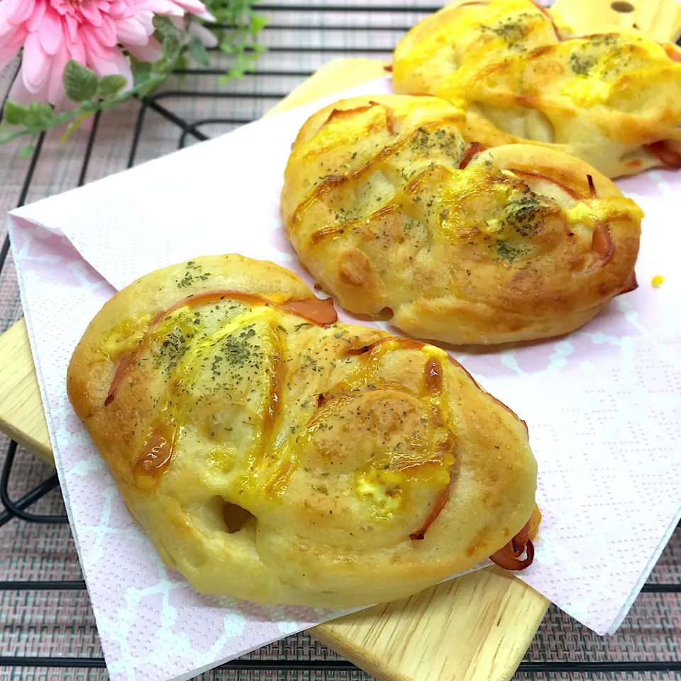 ハムマヨパンです〜今日の朝ごはんです      (∩´∀`∩)︎💕︎💕|sucreroomさん