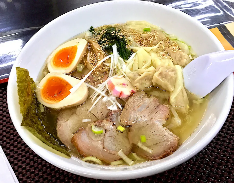 Snapdishの料理写真:塩ワンタンチャーシュー麺＋味玉|toshi,I🍴さん