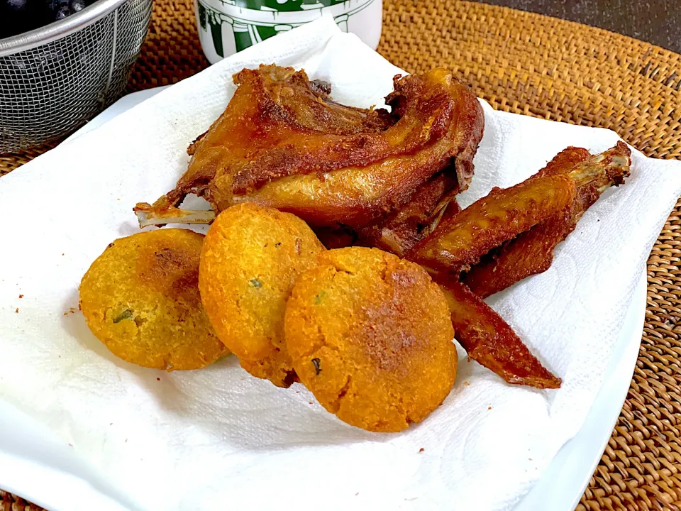 Combro & ayam goreng|yeni kartikasariさん