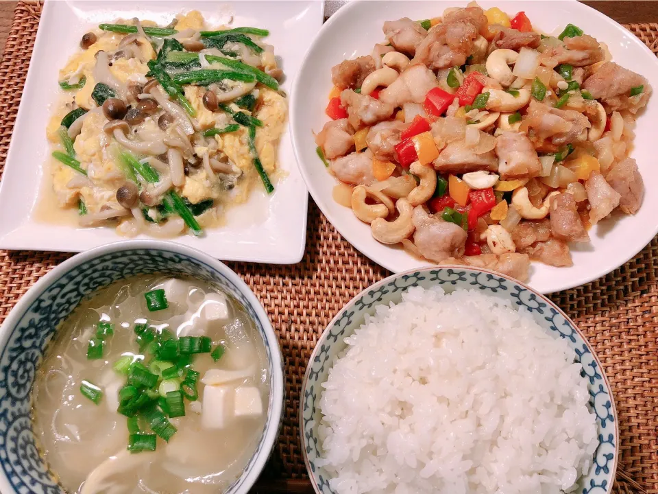 Stir fried chicken, cashew nuts and vegetables with oyster sauce,stir fried egg and mushrooms,Chinese soup|taka-chanさん