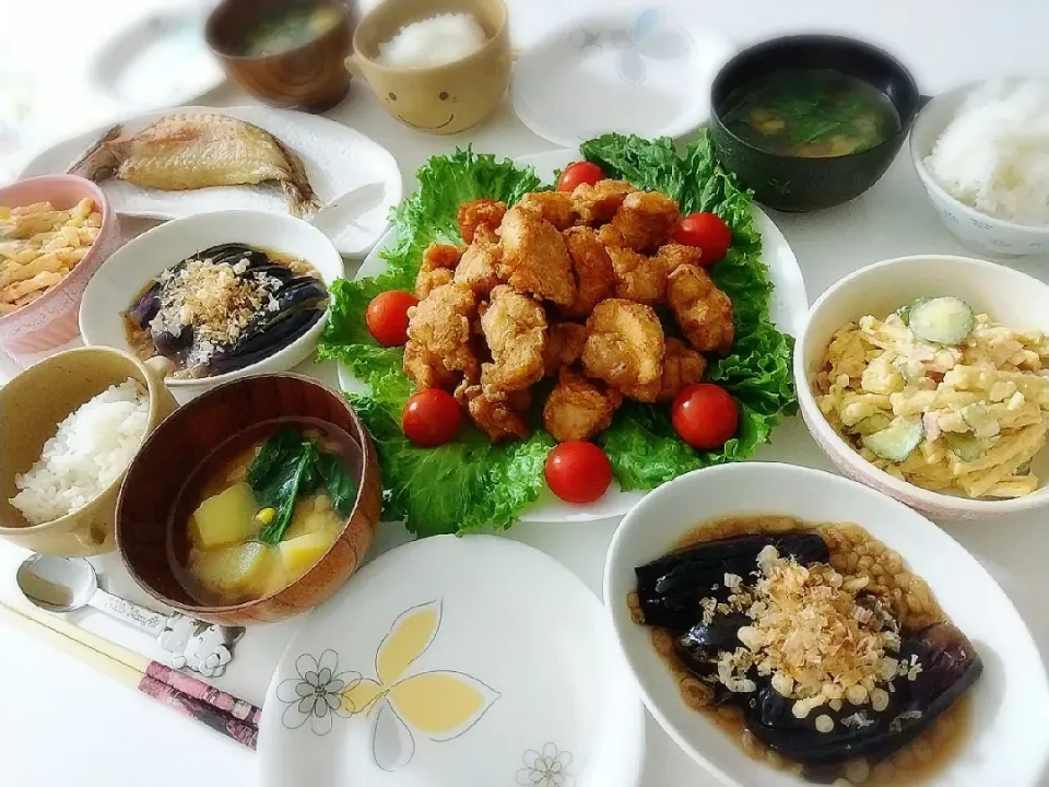 夕食(*^^*)
唐揚げ&サラダ
カマス塩焼
ナスの煮浸し
マカロニサラダ
味噌バタースープ(じゃがいも、ほうれん草、コーン)|プリン☆さん