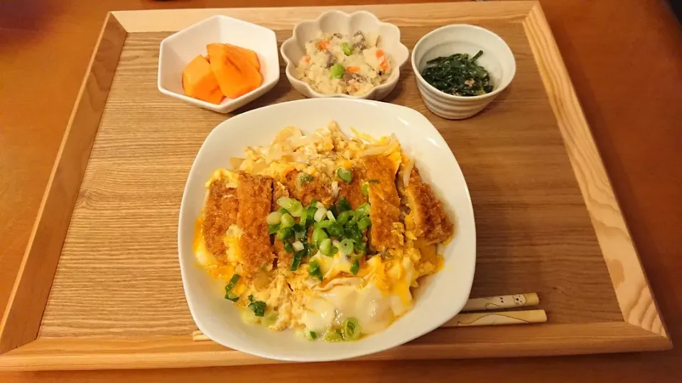 ☆カツ丼
☆おから煮
☆春菊ごま和え
☆柿|chikakoさん