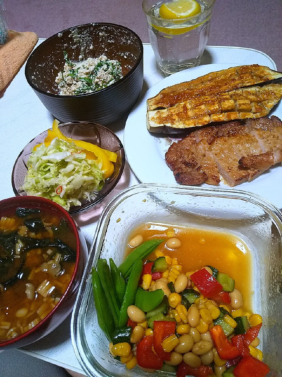 Snapdishの料理写真:今日の晩御飯
※驚くほど簡単で美味しいチャーシュー
※ホエー漬けキャベツ
※きのことワカメのお味噌汁
※味噌焼き茄子
※コーンと大豆ときゅうりとパプリカのポン酢マリネ
※クレソンの白和え|れあMIXさん