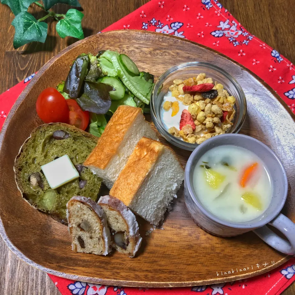 パンで朝ご飯|キナリさん