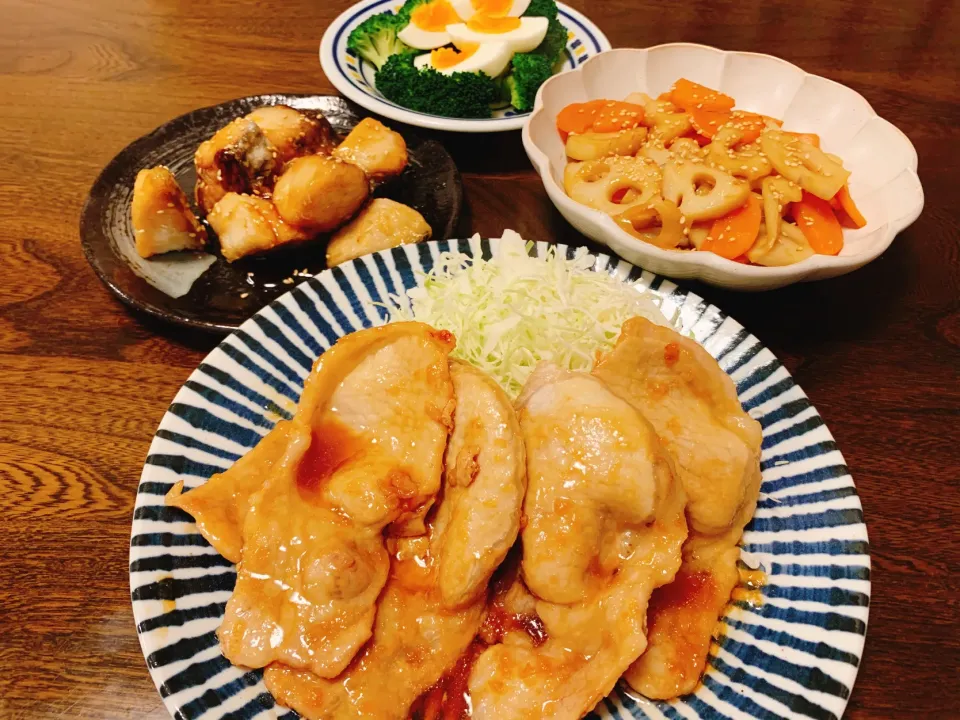 Snapdishの料理写真:豚のしょうが焼き、サワラの蒲焼き、レンコンのきんぴら、ブロッコリーサラダ|なちゃむさん