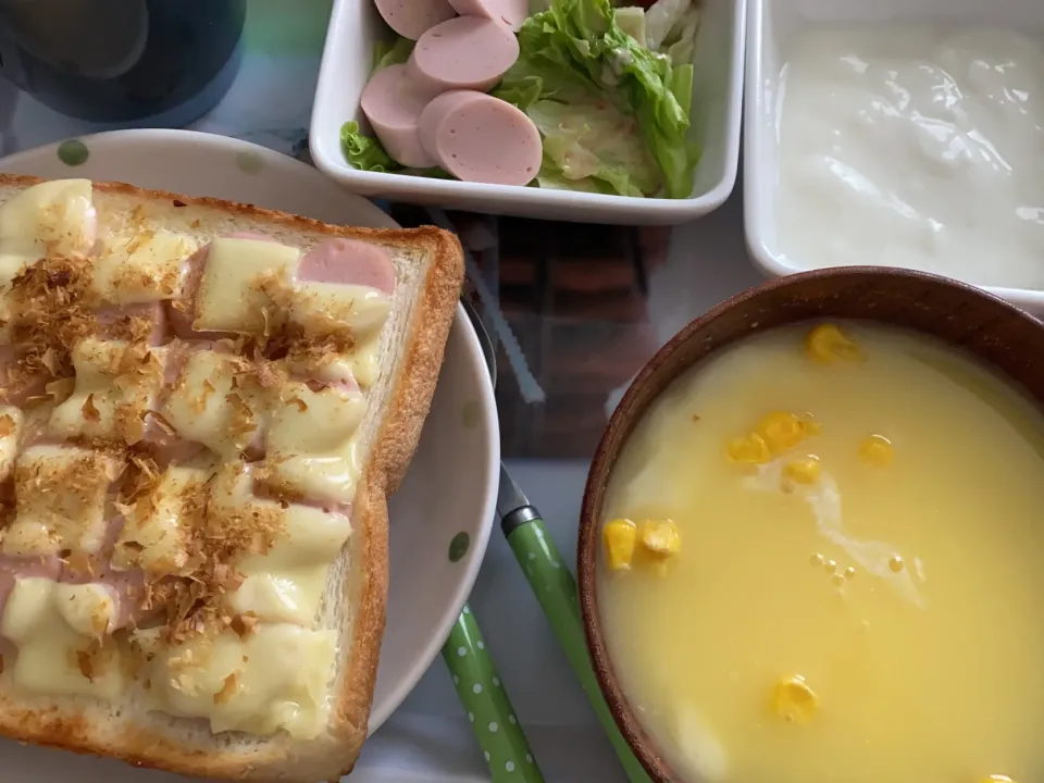 魚肉ソーセージトーストの朝ごはん|あんこさん