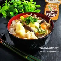 Snapdishの料理写真:モチモチ♪すいとんと たっぷり具材de満腹満足っ♪味噌煮込みすいとん豚汁♥️|今井ななこさん