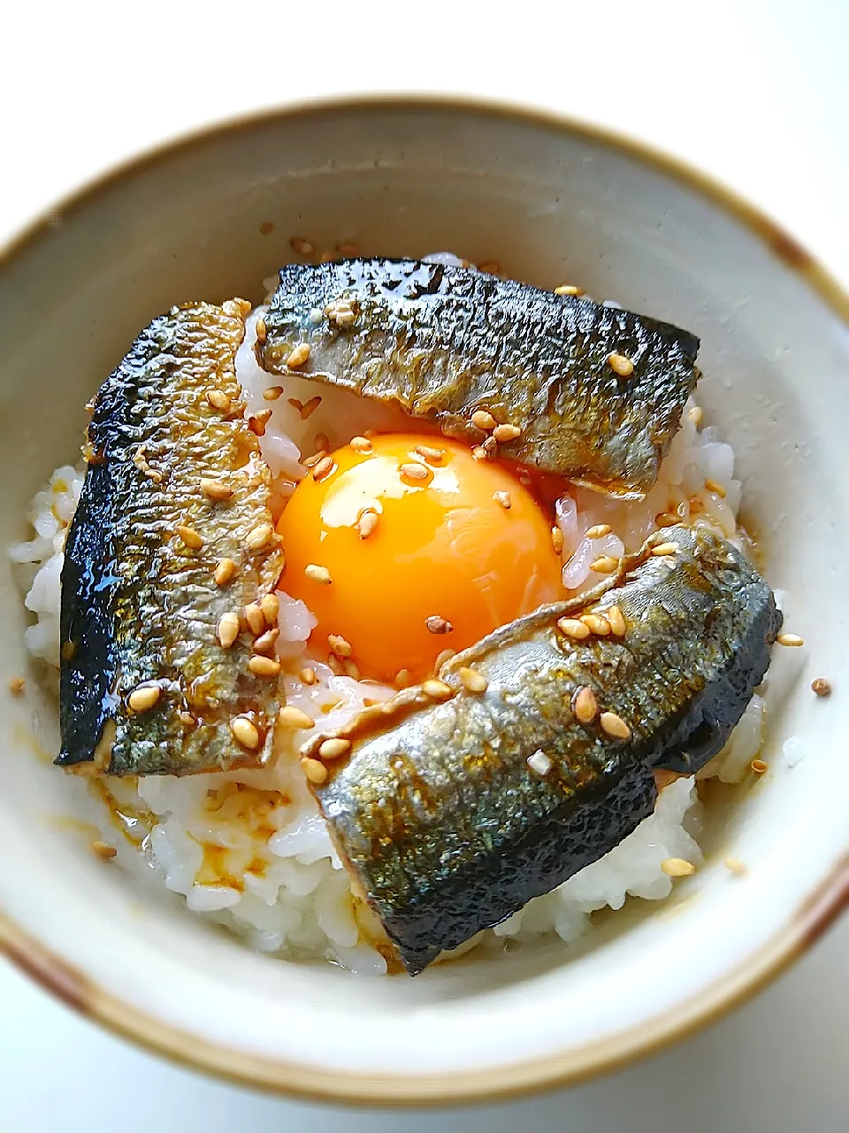 イチロッタさんの料理 イチの贈る 本日の卵かけご飯「自家製イサキの干物の卵かけご飯」✨✨✨バカうま❣️(//∇//)✨💛|まめころさん