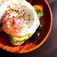 Snapdishの料理写真:Avocado egg toast|Natさん