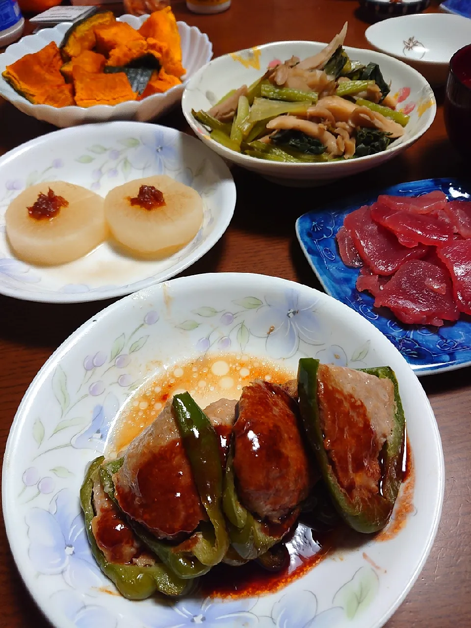 ピーマン肉詰め
ふろふき大根（ホットクック）
刺し身
小松菜と舞茸の煮浸し
かぼちゃ煮付け|ぱやさん