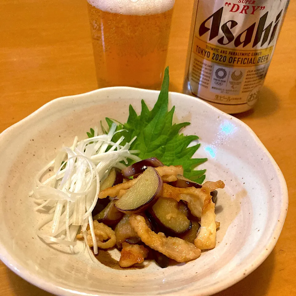 鶏皮と茄子のニンニクポン酢|しらたまさん