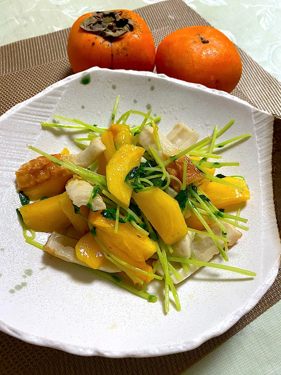 のも💛さんの料理 庄内柿と竹輪と豆苗のこれうま炒めv(o´ з｀o)♪ｲｹﾙ👍|ぽっちさん