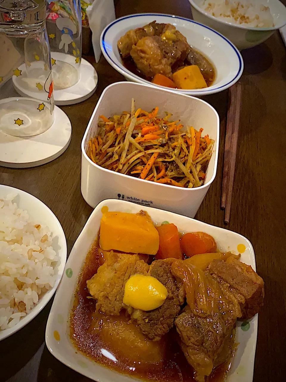 牛バラ肉と根菜の柔らか煮　きんぴら牛蒡　もち麦ごはん　お茶|ch＊K*∀o(^^*)♪さん