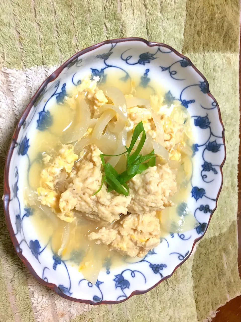 鳥ミンチ団子の親子丼の上|あろっぱさん