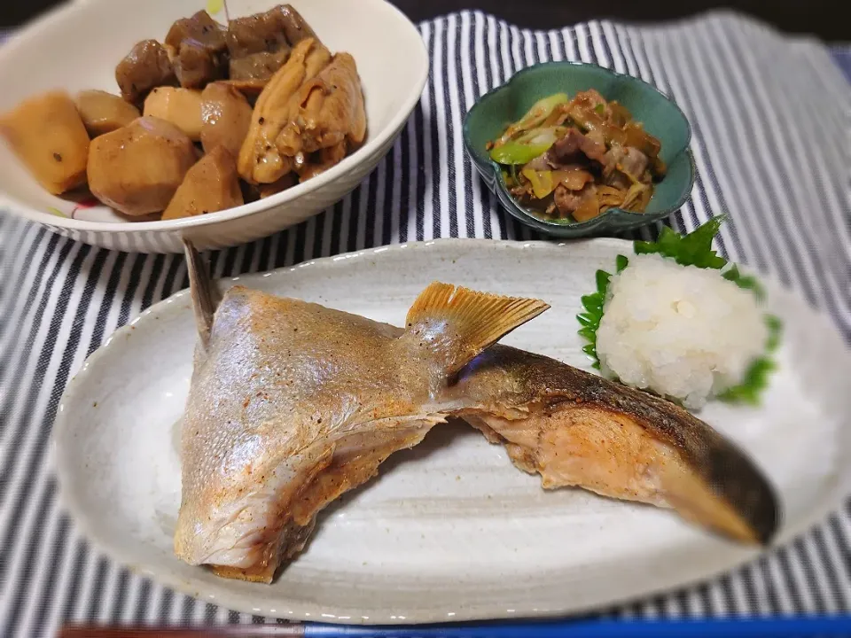 ★今夜の晩酌★
🍶かんぱちカマの塩焼き　
🍶里芋と手羽中の音煮物　
🍶砂肝とザーサイのネギ塩炒め|☆Chieco☆さん