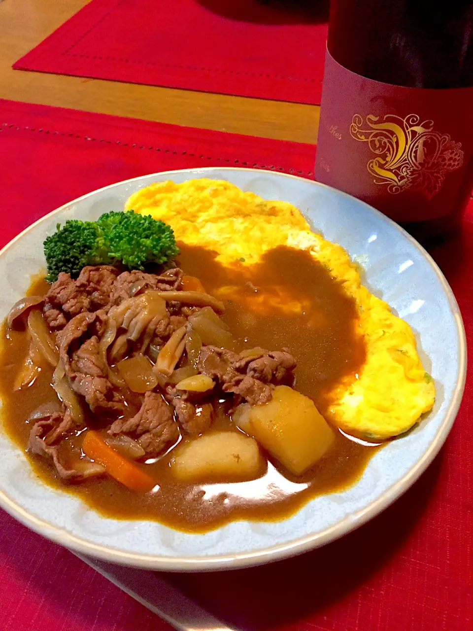 ビーフシチューインチーズオムレツ🍀|おかちさん