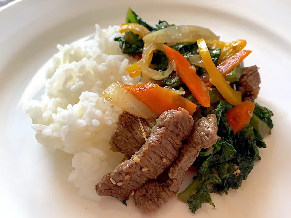 Snapdishの料理写真:Beef and kale stir fry|Sakieeeeenさん