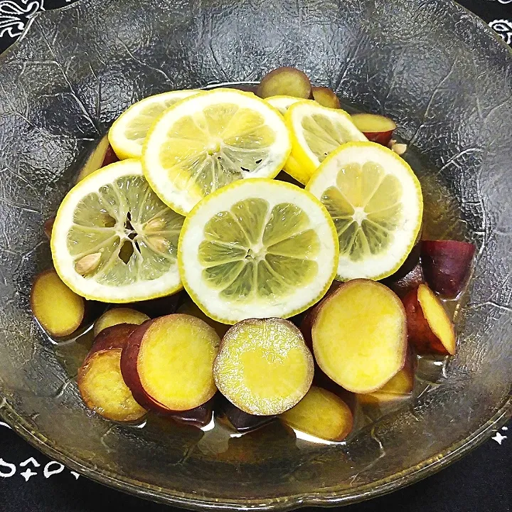 Snapdishの料理写真:🍠薩摩芋の🍋レモン煮でございます。|ayaさん