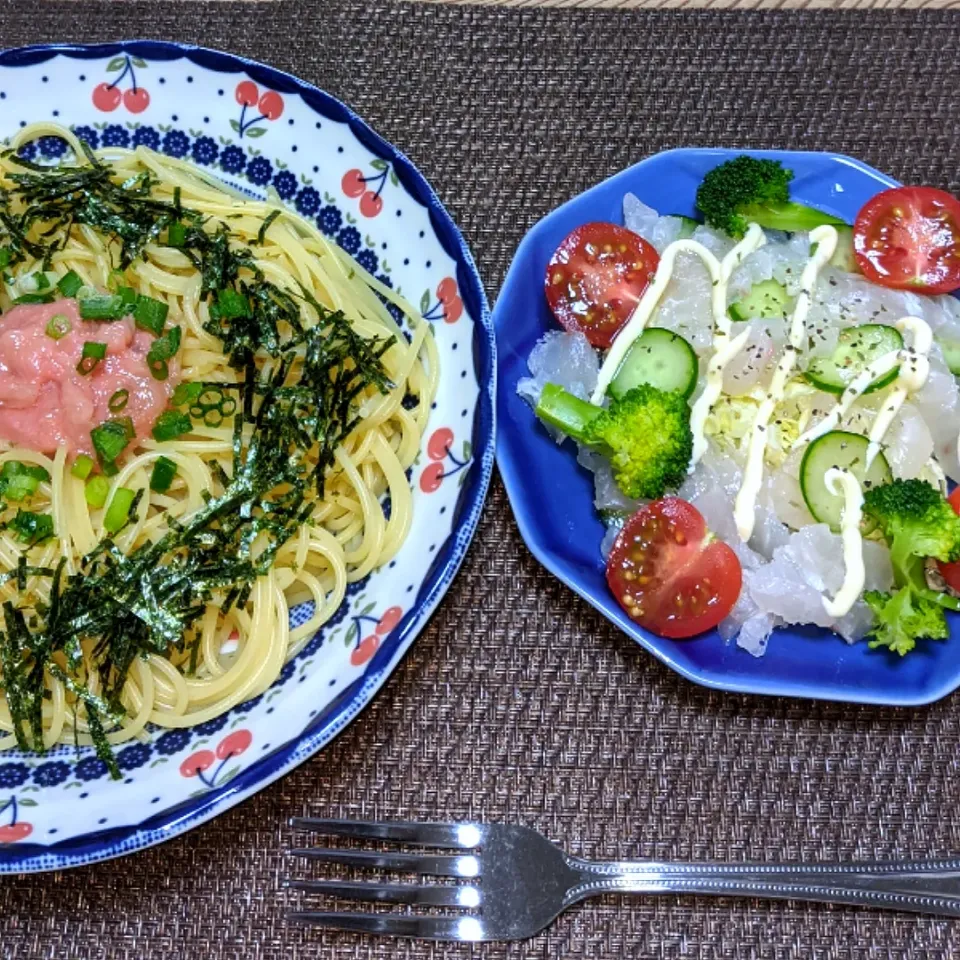 Snapdishの料理写真:2020/12/07　たらこパスタ＆真鯛のカルパッチョ🍀|ちいたんさん