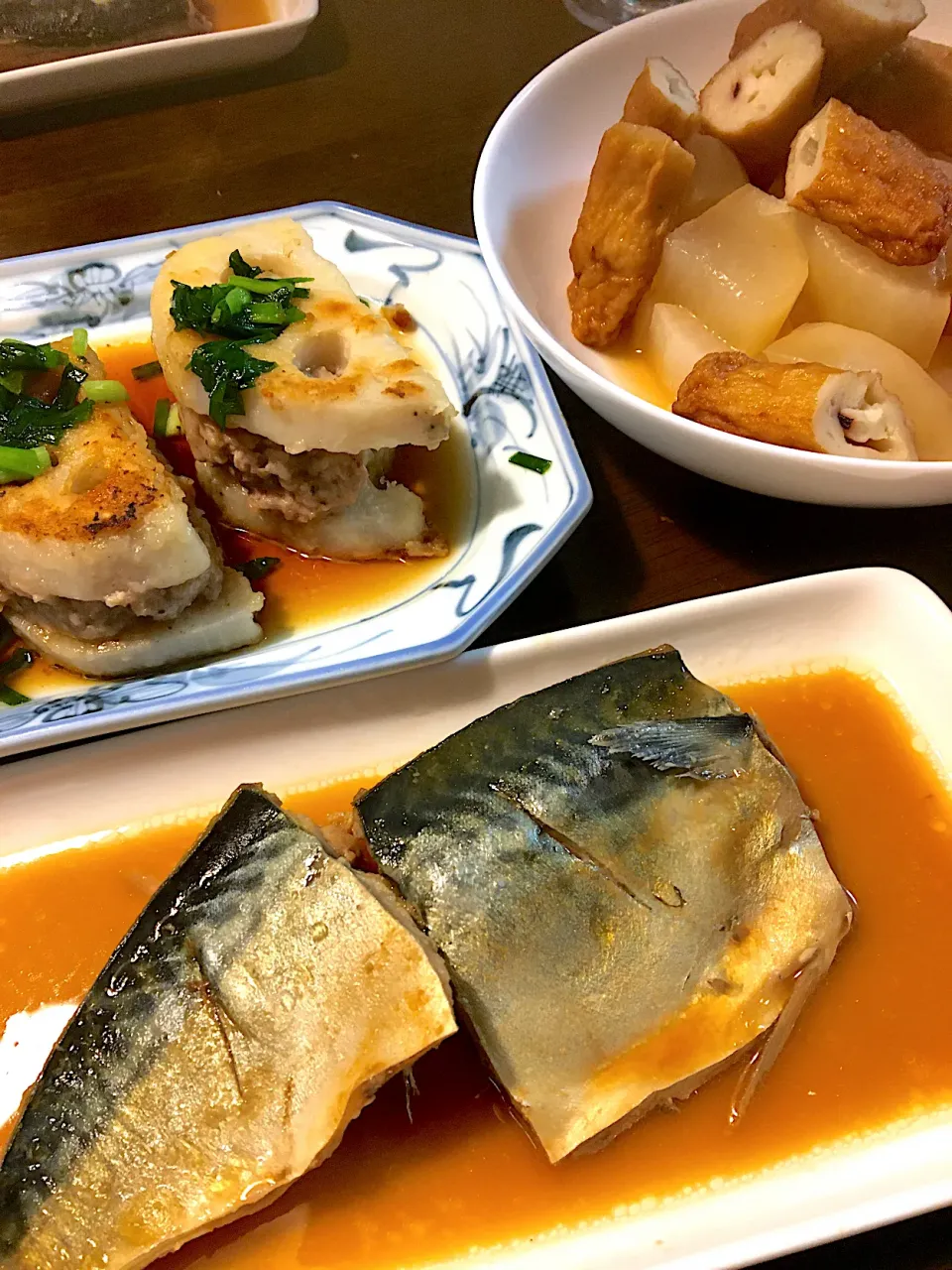 Snapdishの料理写真:さばの味噌煮、レンコン挟みバーグ、大根煮|ゆうこさん