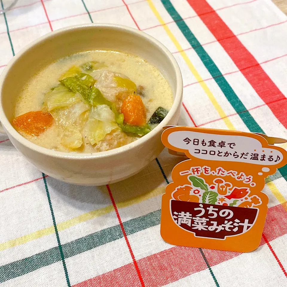 鶏団子とキャベツの豆乳みそ汁|natsuさん